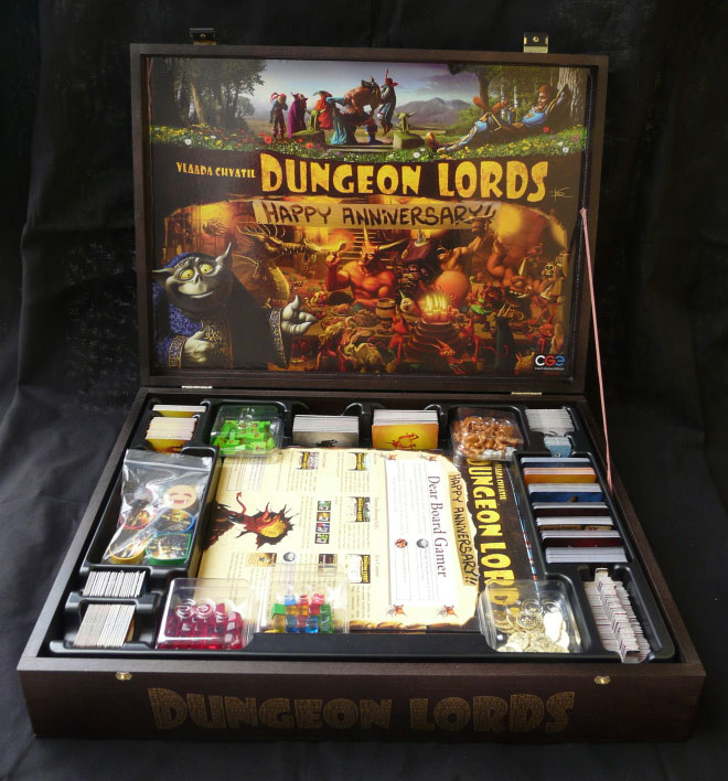 Dungeon Lords: Happy Anniversary - inside the box